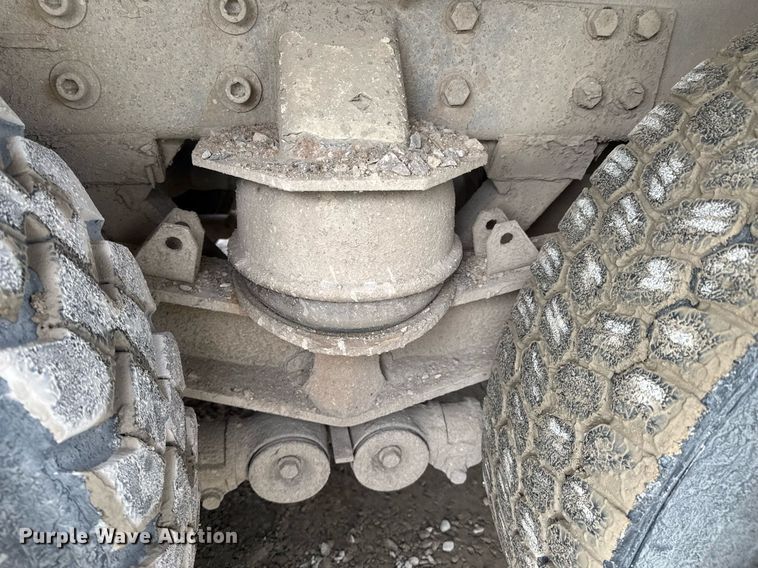 image for item DO0380 2015 Peterbilt 365 ready mix truck