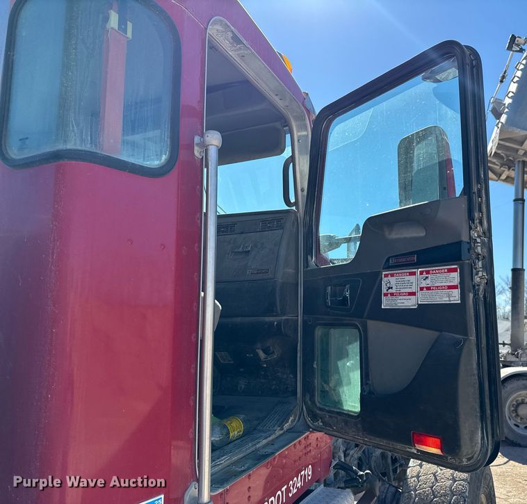 image for item DO0416 2016 Kenworth W900 ready mix truck