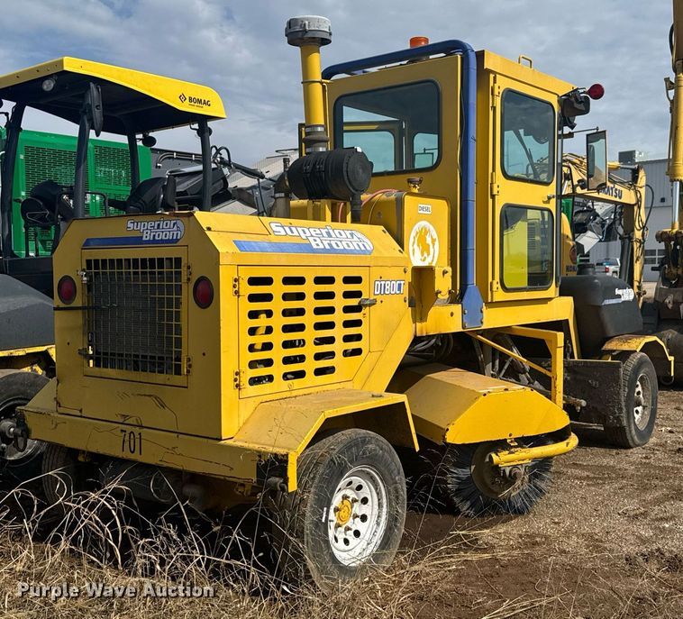 image for item DO0423 2010 Superior Broom DT80CT broom