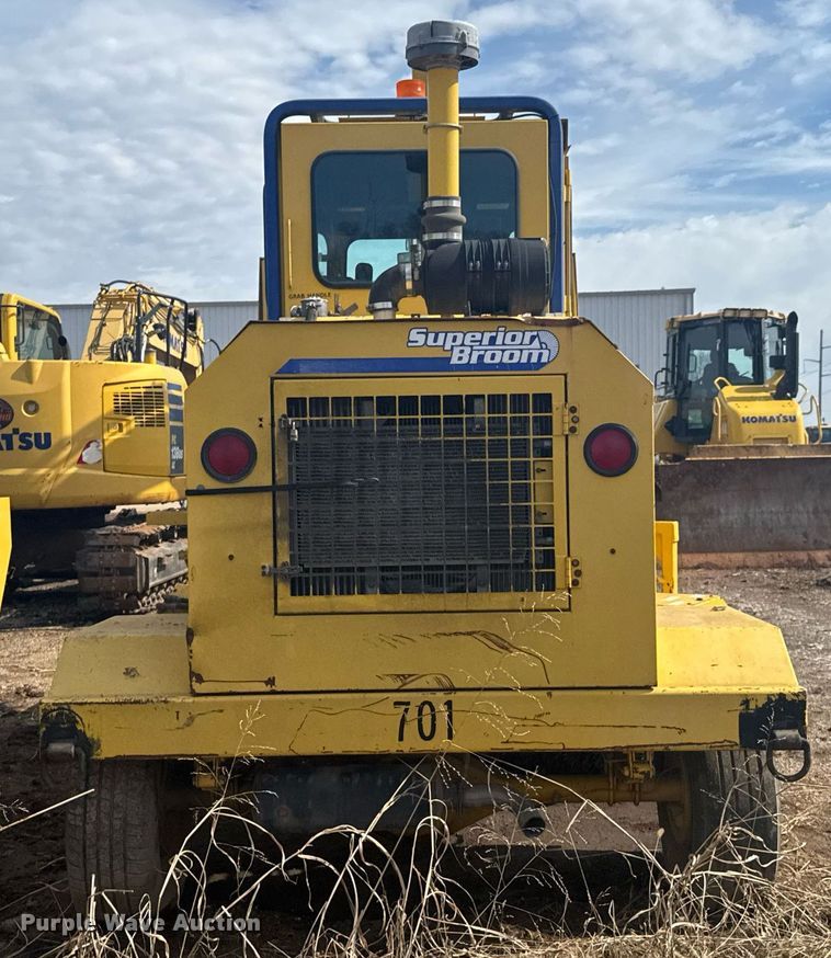 image for item DO0423 2010 Superior Broom DT80CT broom