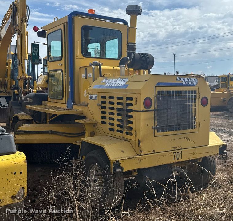 image for item DO0423 2010 Superior Broom DT80CT broom