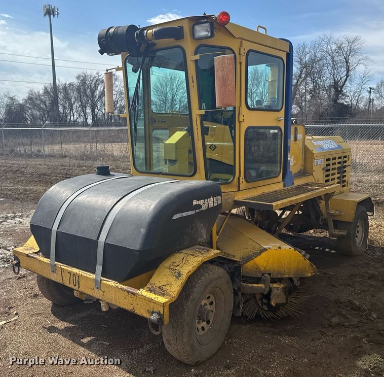 image for item DO0423 2010 Superior Broom DT80CT broom