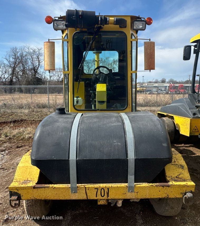 image for item DO0423 2010 Superior Broom DT80CT broom