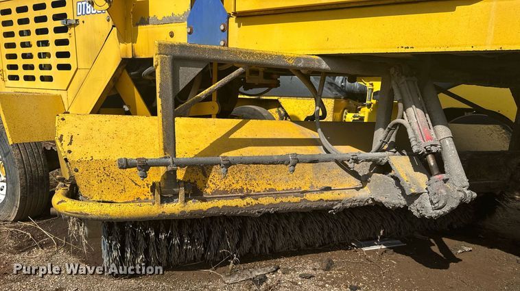 image for item DO0423 2010 Superior Broom DT80CT broom