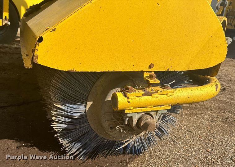 image for item DO0423 2010 Superior Broom DT80CT broom