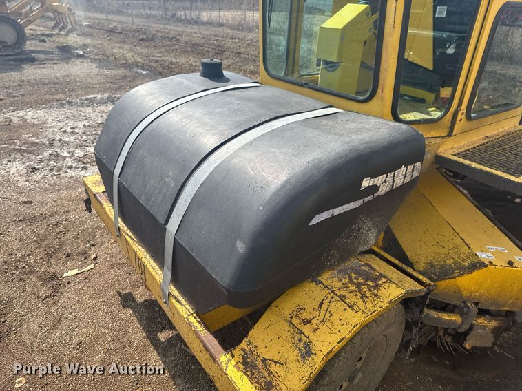 image for item DO0423 2010 Superior Broom DT80CT broom