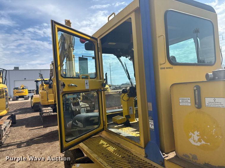 image for item DO0423 2010 Superior Broom DT80CT broom