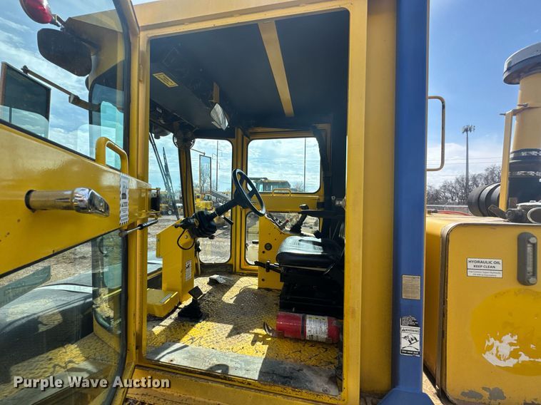 image for item DO0423 2010 Superior Broom DT80CT broom