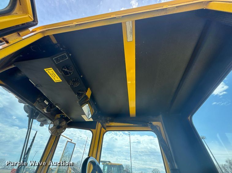 image for item DO0423 2010 Superior Broom DT80CT broom