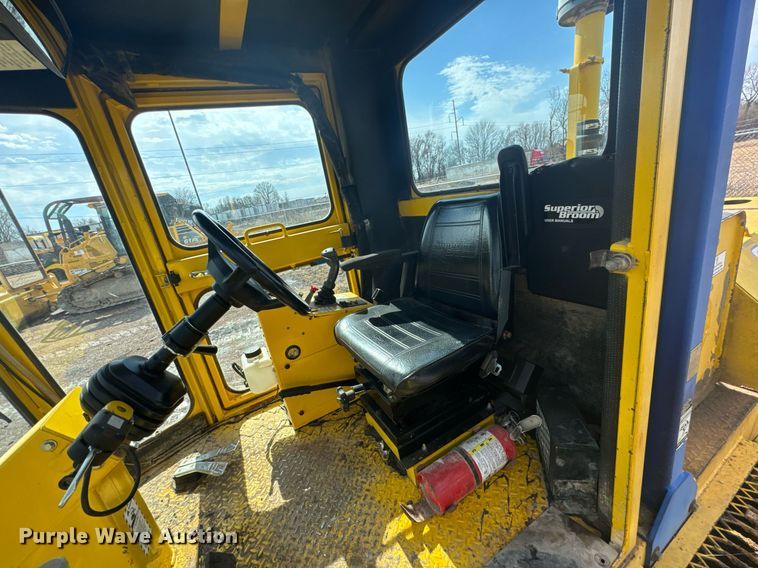 image for item DO0423 2010 Superior Broom DT80CT broom