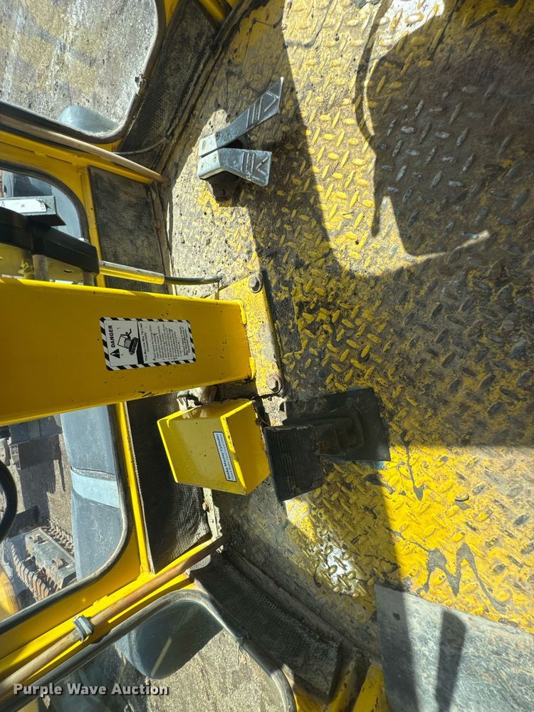 image for item DO0423 2010 Superior Broom DT80CT broom