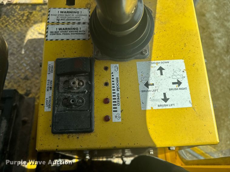 image for item DO0423 2010 Superior Broom DT80CT broom