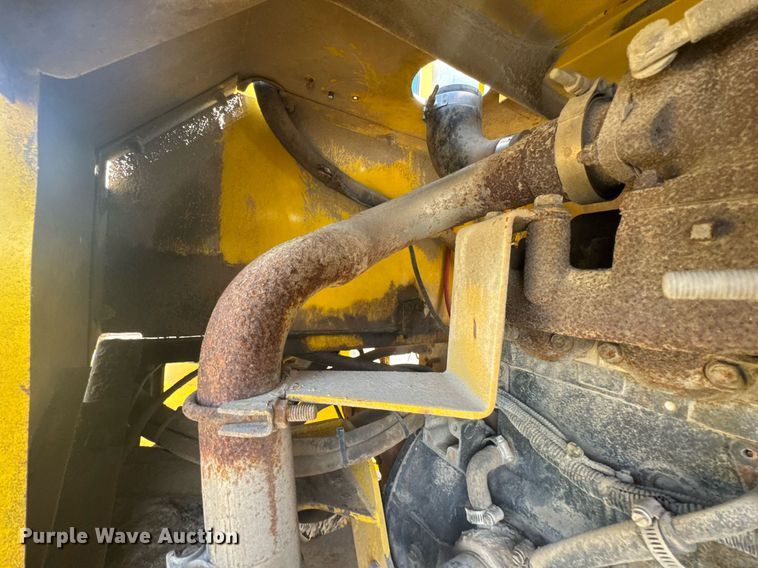 image for item DO0423 2010 Superior Broom DT80CT broom