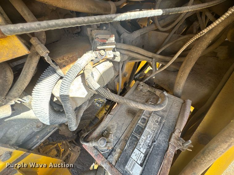 image for item DO0423 2010 Superior Broom DT80CT broom