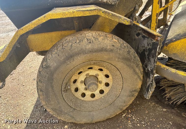 image for item DO0423 2010 Superior Broom DT80CT broom