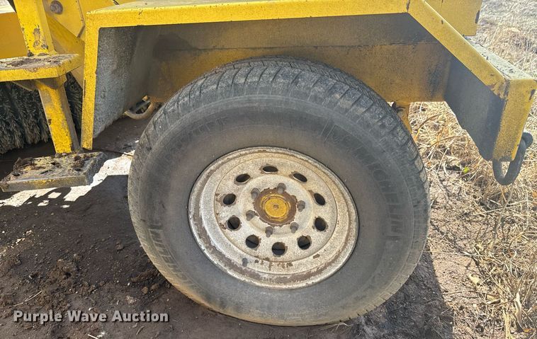 image for item DO0423 2010 Superior Broom DT80CT broom