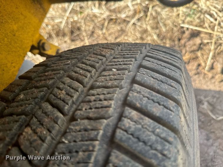 image for item DO0423 2010 Superior Broom DT80CT broom