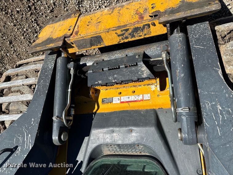 image for item DO0425 2011 John Deere 328D skid steer loader