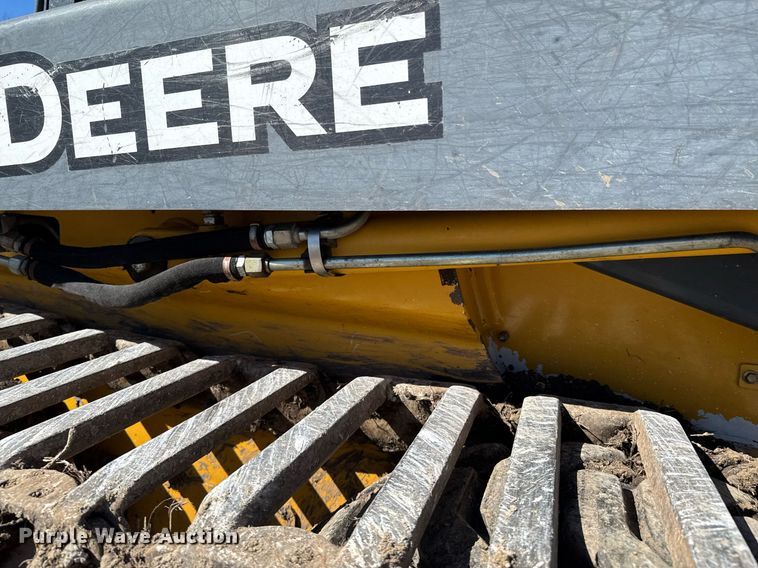 image for item DO0425 2011 John Deere 328D skid steer loader