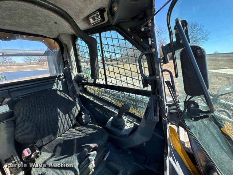 image for item DO0425 2011 John Deere 328D skid steer loader