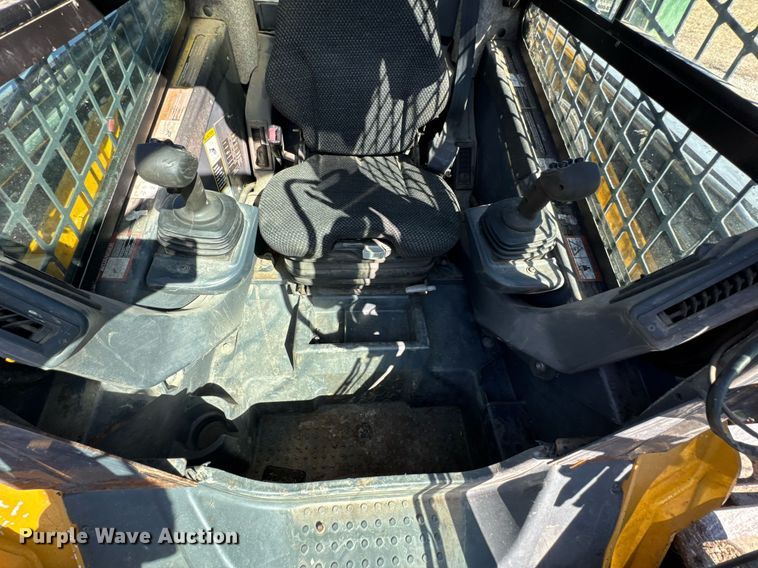 image for item DO0425 2011 John Deere 328D skid steer loader