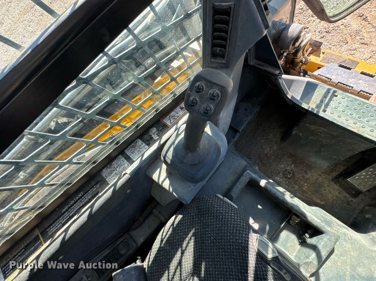 image for item DO0425 2011 John Deere 328D skid steer loader