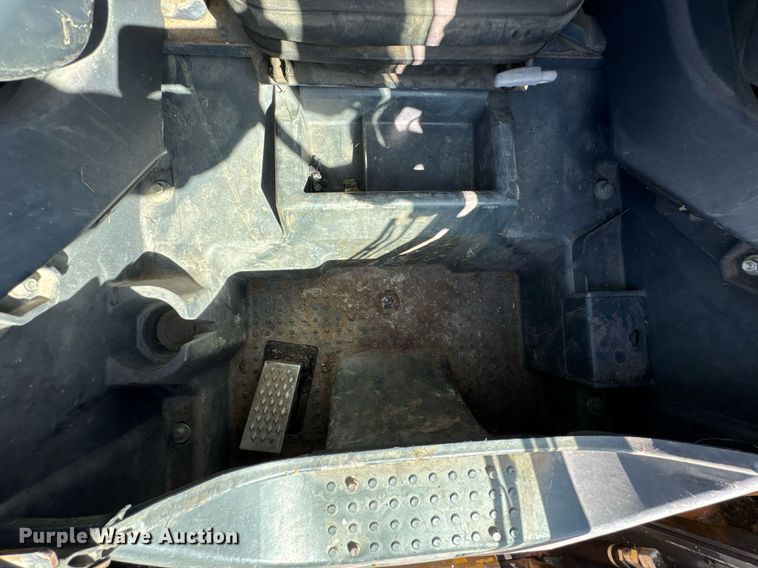 image for item DO0425 2011 John Deere 328D skid steer loader