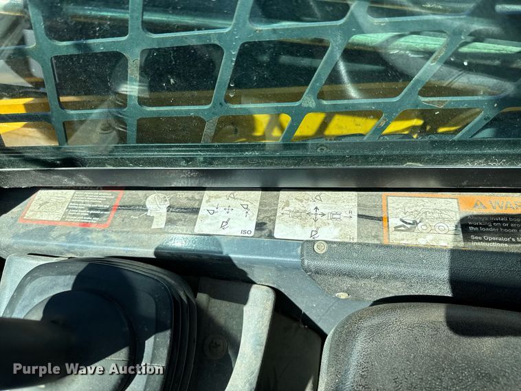 image for item DO0425 2011 John Deere 328D skid steer loader