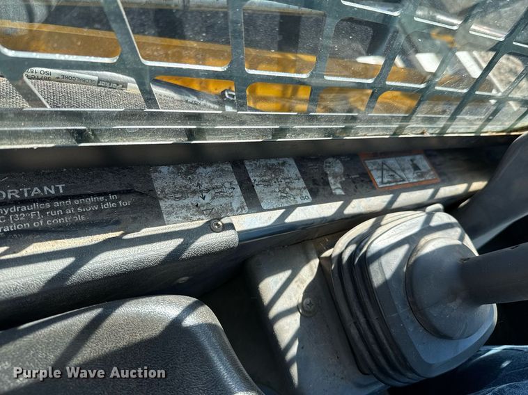 image for item DO0425 2011 John Deere 328D skid steer loader