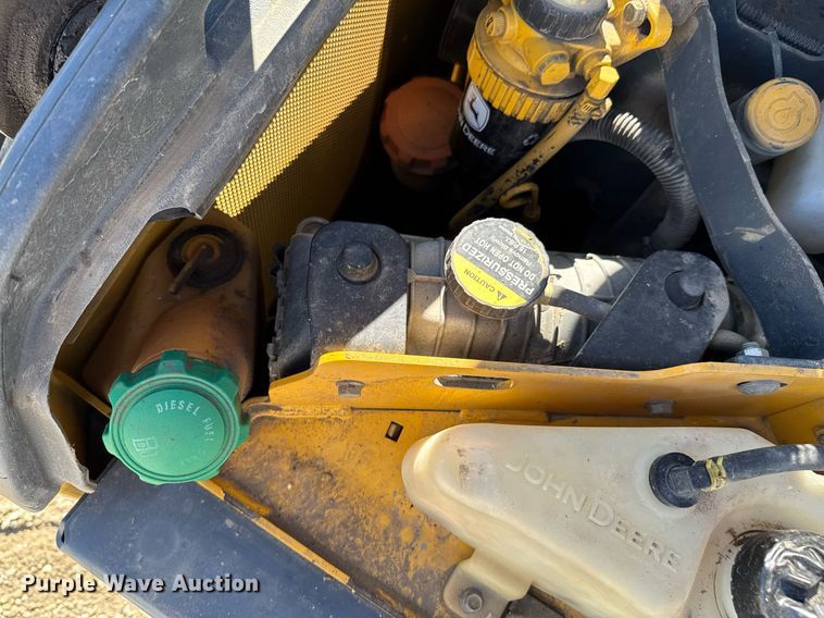 image for item DO0425 2011 John Deere 328D skid steer loader