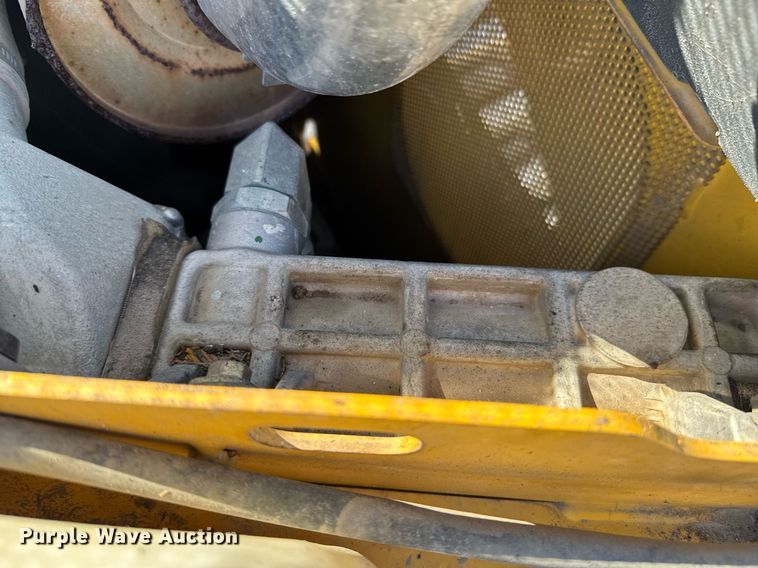 image for item DO0425 2011 John Deere 328D skid steer loader