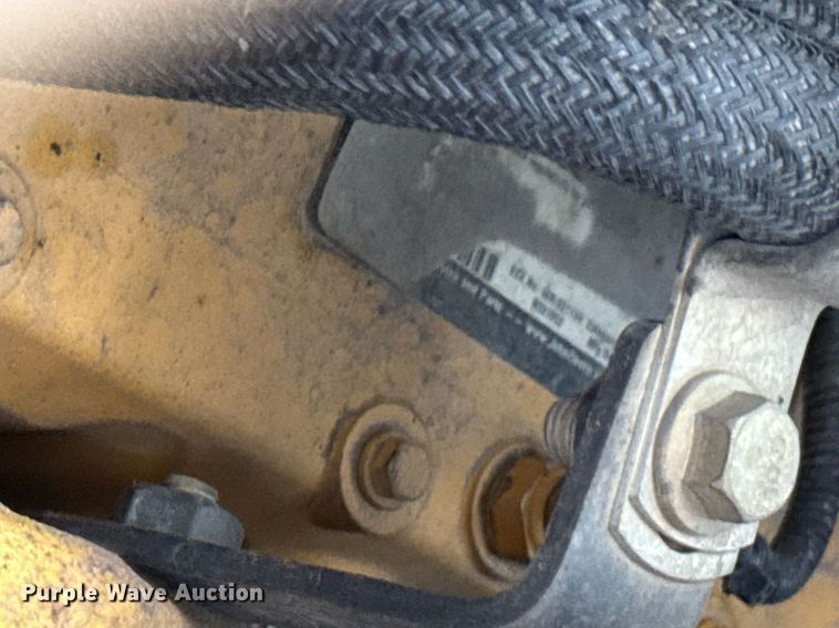 image for item DO0425 2011 John Deere 328D skid steer loader