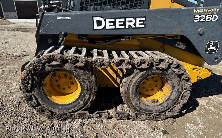 image for item DO0425 2011 John Deere 328D skid steer loader
