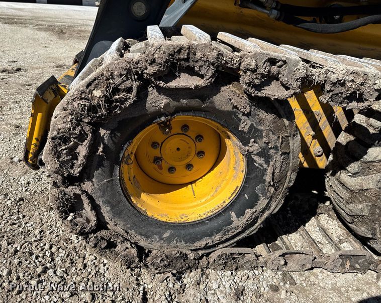 image for item DO0425 2011 John Deere 328D skid steer loader