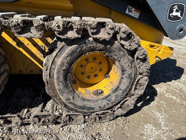 image for item DO0425 2011 John Deere 328D skid steer loader