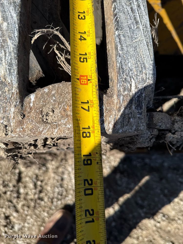 image for item DO0425 2011 John Deere 328D skid steer loader