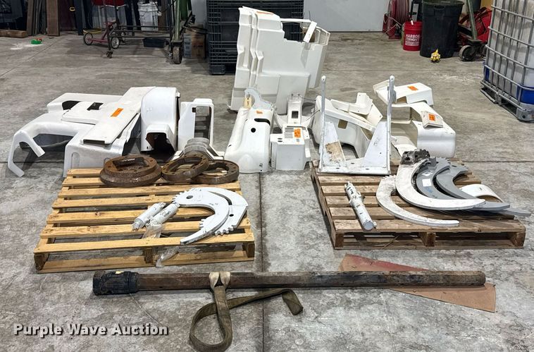 image for item DO0427 Terex digger derrick truck parts