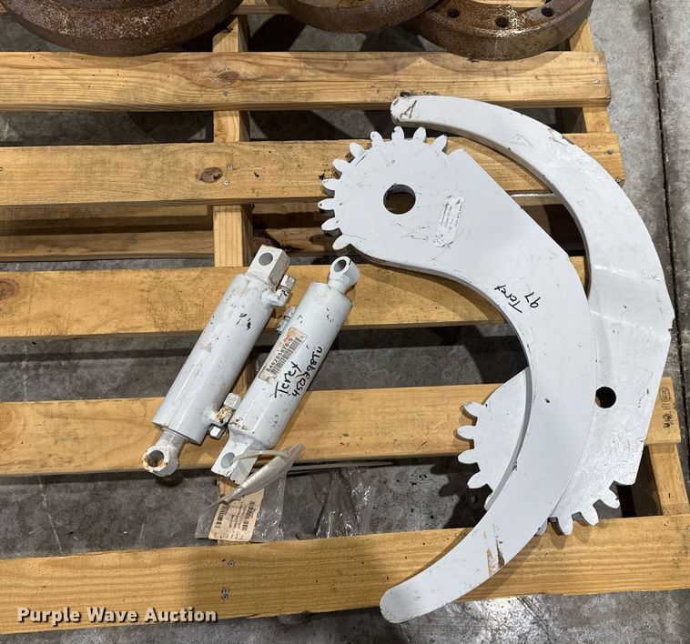 image for item DO0427 Terex digger derrick truck parts