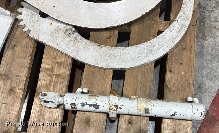 image for item DO0427 Terex digger derrick truck parts