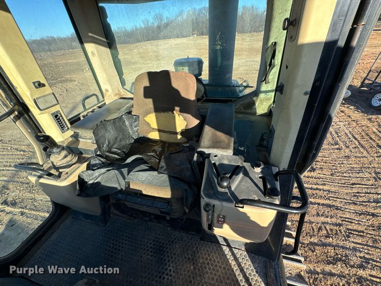 image for item DO0430 2001 Caterpillar 963C track loader