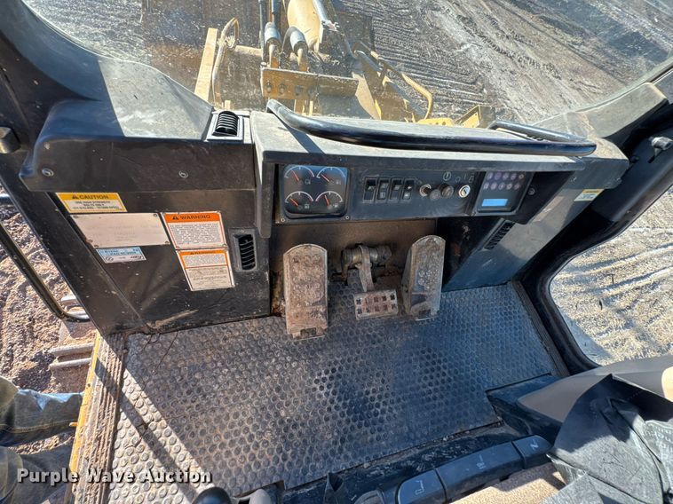 image for item DO0430 2001 Caterpillar 963C track loader