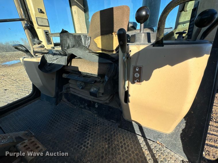 image for item DO0430 2001 Caterpillar 963C track loader