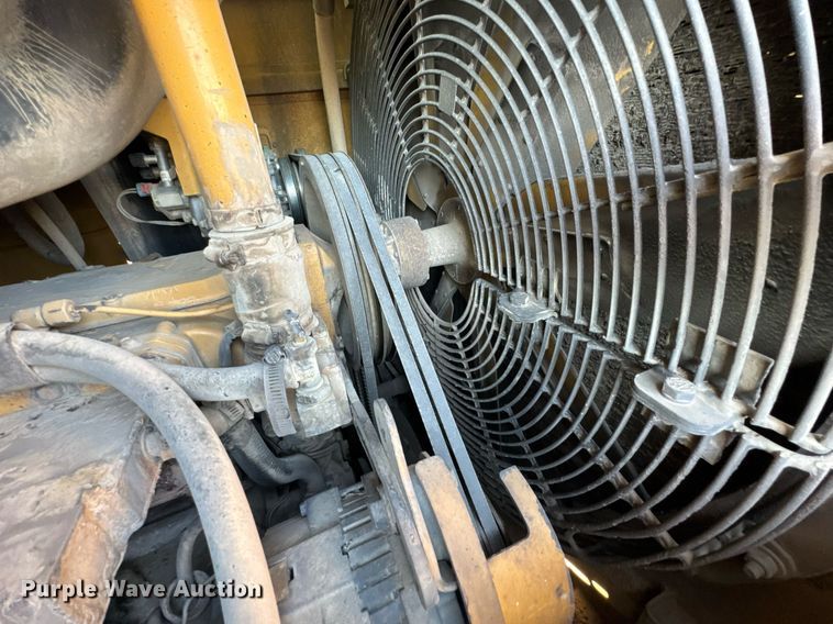 image for item DO0430 2001 Caterpillar 963C track loader