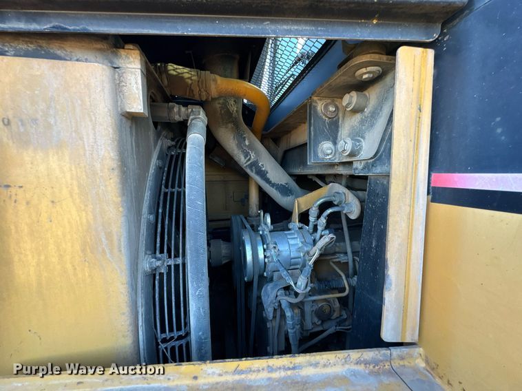 image for item DO0430 2001 Caterpillar 963C track loader