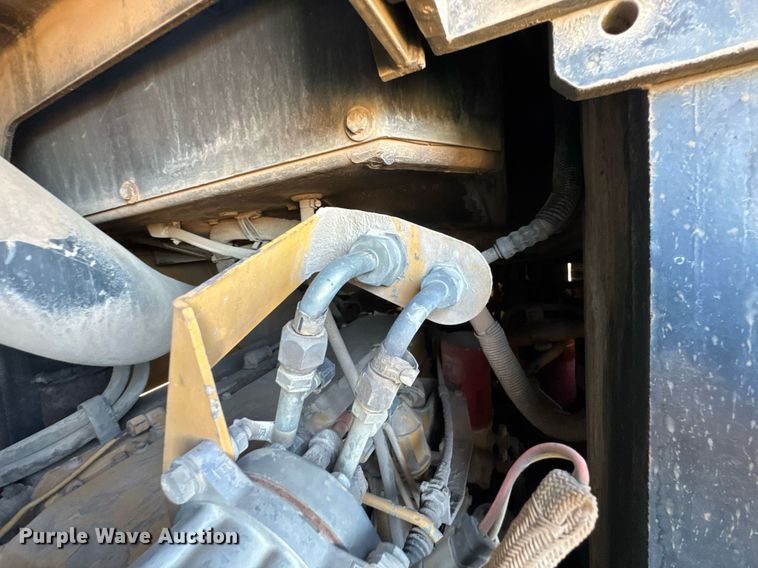 image for item DO0430 2001 Caterpillar 963C track loader