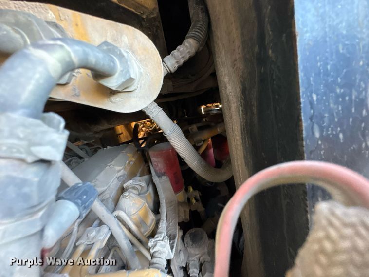 image for item DO0430 2001 Caterpillar 963C track loader