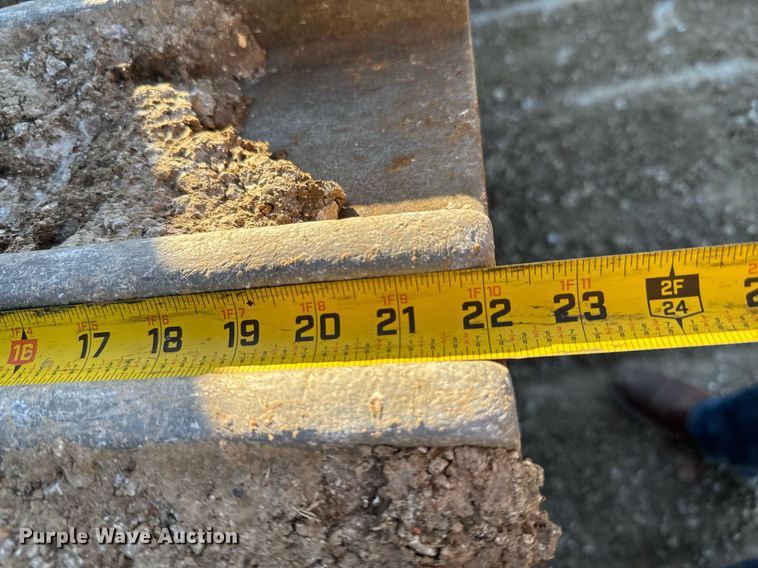 image for item DO0430 2001 Caterpillar 963C track loader