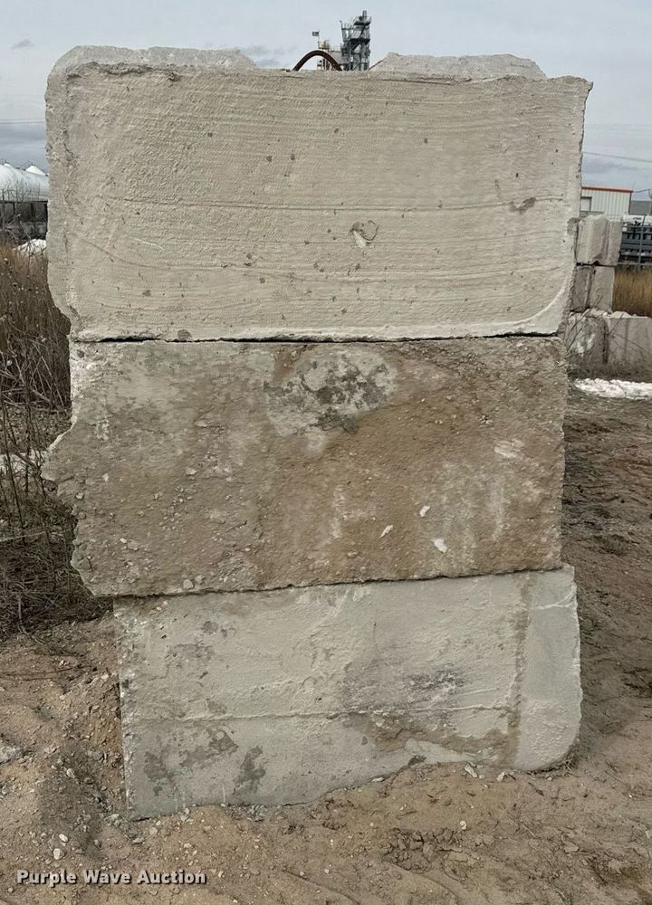 image for item DO1769 (24) concrete edge bunker blocks