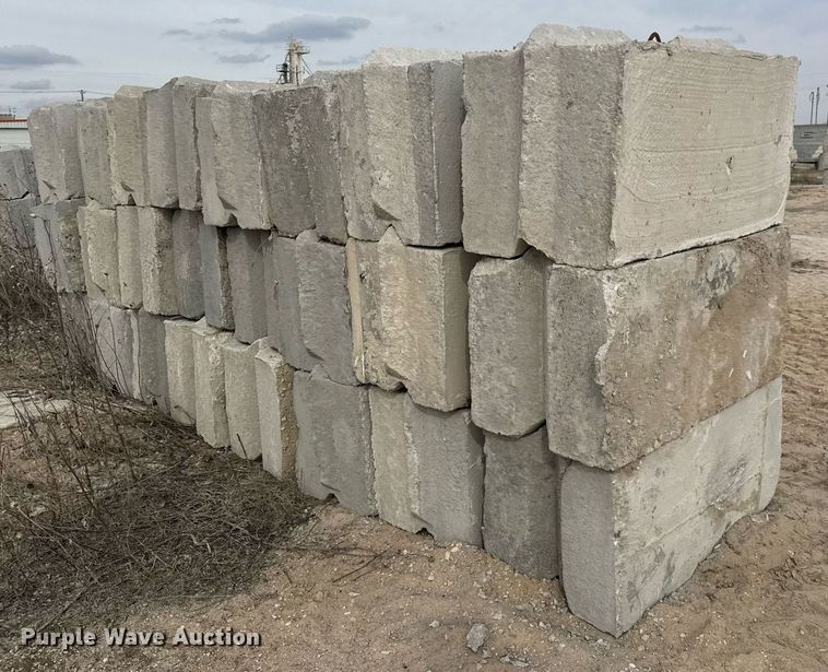 image for item DO1769 (24) concrete edge bunker blocks