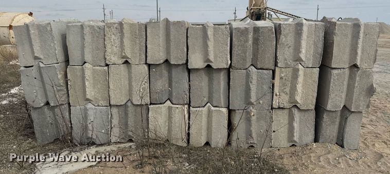 image for item DO1769 (24) concrete edge bunker blocks